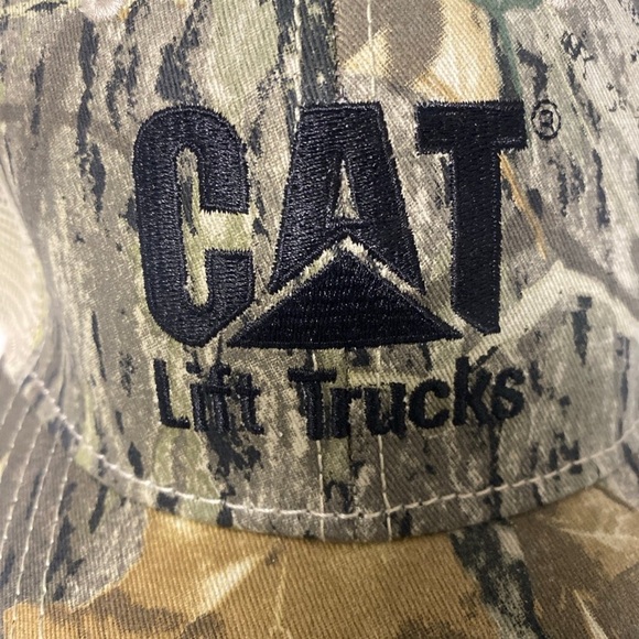CAT Lift Truck(Wiese) Camo Mesh Snap Back trucker Hat - Picture 2 of 8